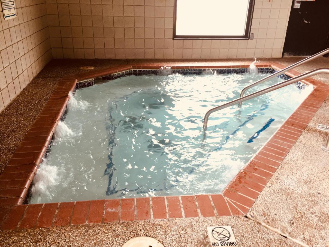 Regency Inn And Suites Stilwell Exteriör bild